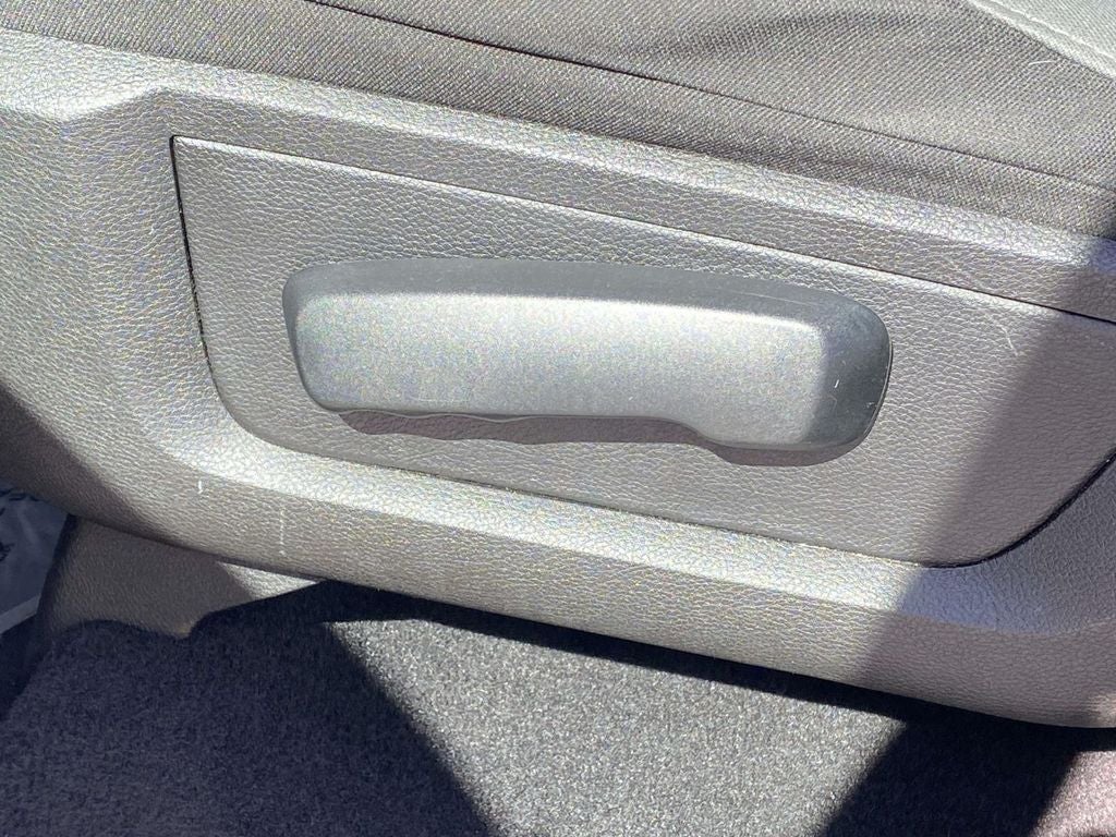 2024 RAM 1500 Classic SLT Quad Cab 4x2 6'4" Box