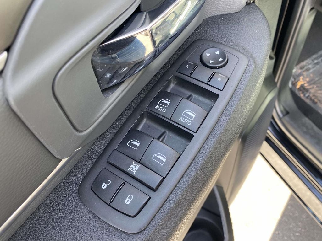 2024 RAM 1500 Classic SLT Quad Cab 4x2 6'4" Box