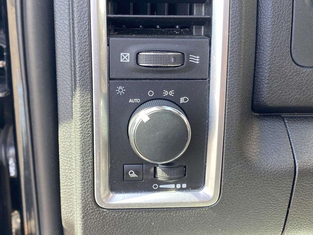 2024 RAM 1500 Classic SLT Quad Cab 4x2 6'4" Box