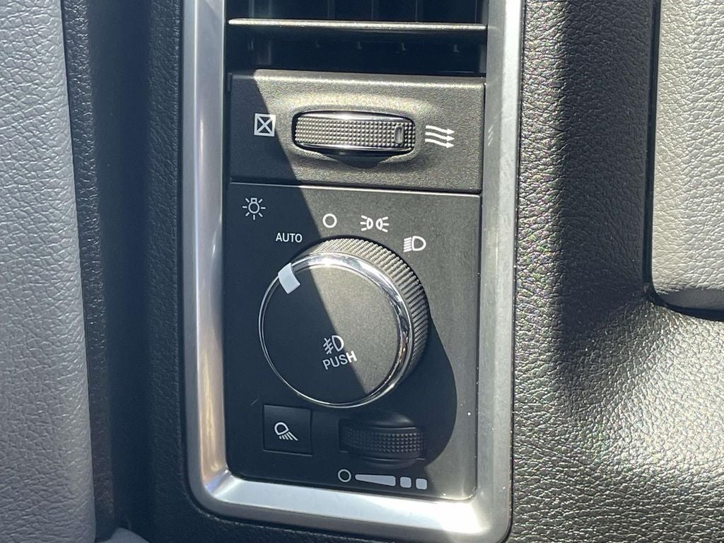 2019 RAM 1500 Classic Big Horn Crew Cab 4x4 5'7" Box