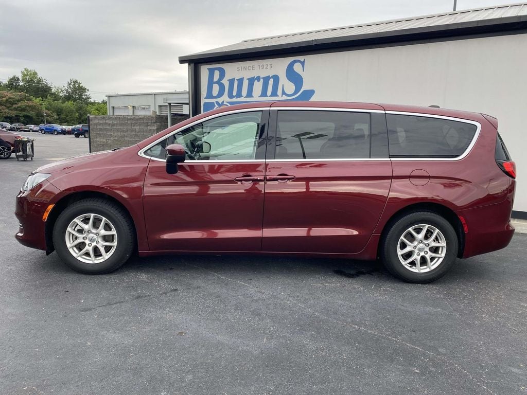 2023 Chrysler Voyager LX