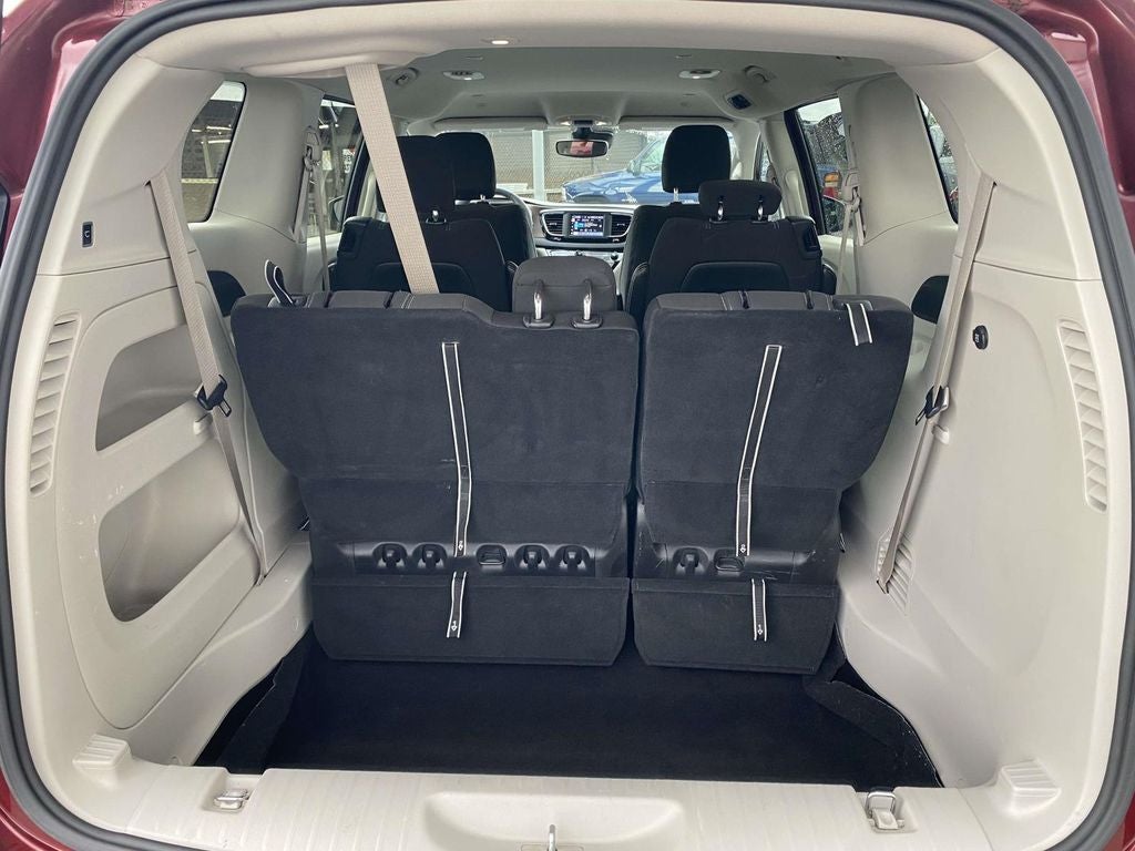 2023 Chrysler Voyager LX