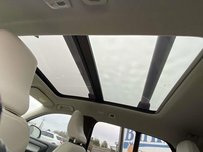 2023 Volvo XC40 B5 Ultimate Bright Theme