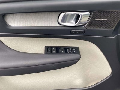 2023 Volvo XC40 B5 Ultimate Bright Theme