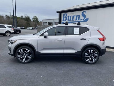 2023 Volvo XC40 B5 Ultimate Bright Theme