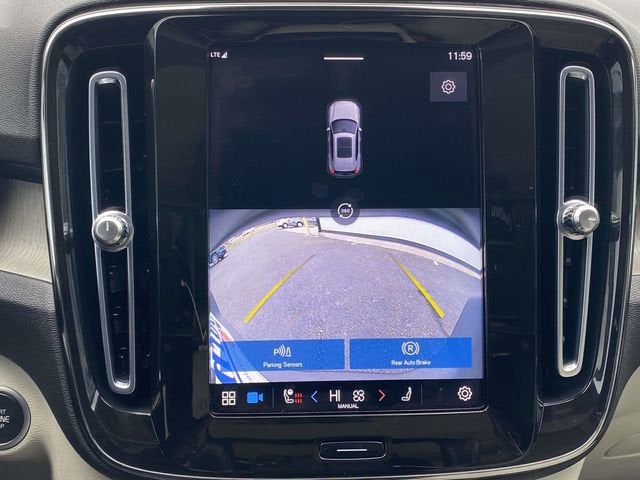 2023 Volvo XC40 B5 Ultimate Bright Theme