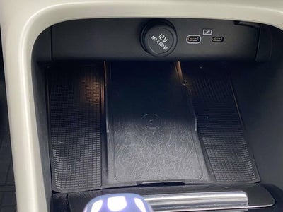 2023 Volvo XC40 B5 Ultimate Bright Theme