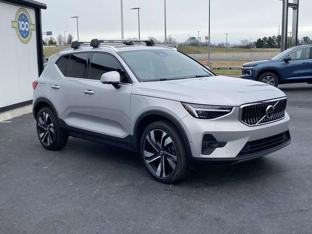 2023 Volvo XC40 B5 Ultimate Bright Theme