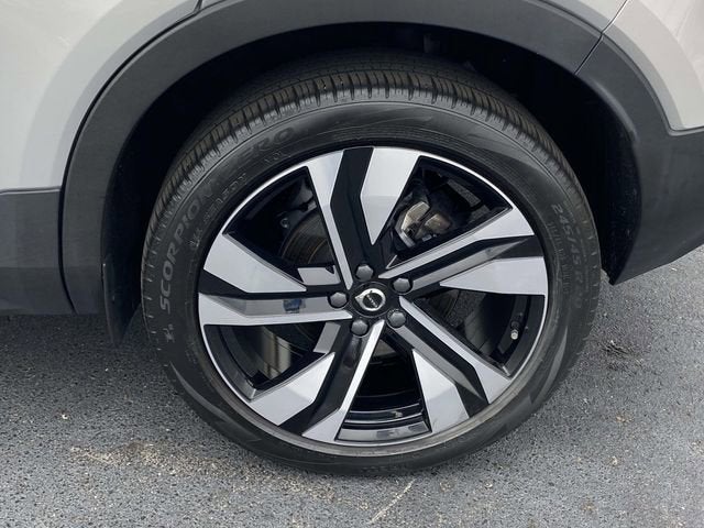 2023 Volvo XC40 B5 Ultimate Bright Theme