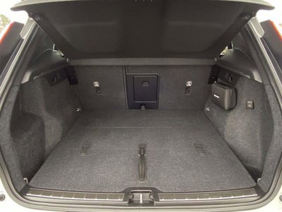 2023 Volvo XC40 B5 Ultimate Bright Theme