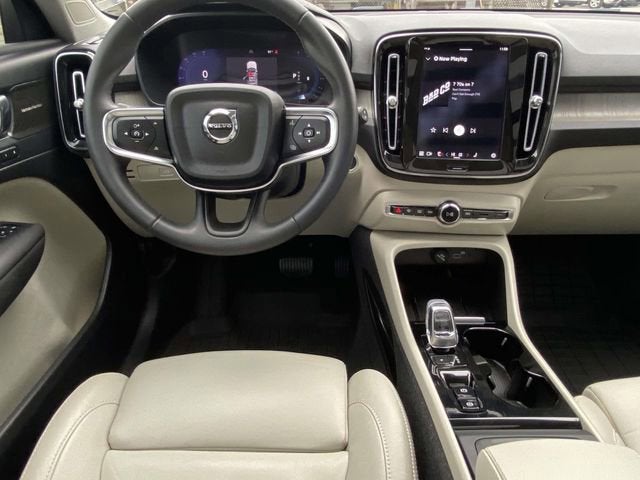 2023 Volvo XC40 B5 Ultimate Bright Theme